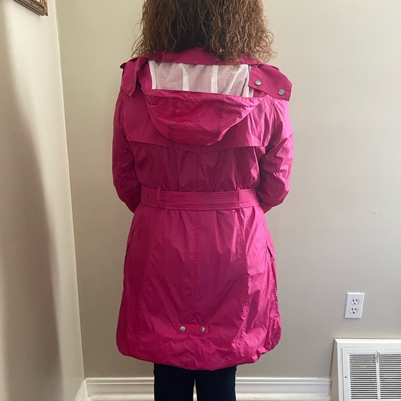 Burberry magenta rain coat - Picture 8 of 17